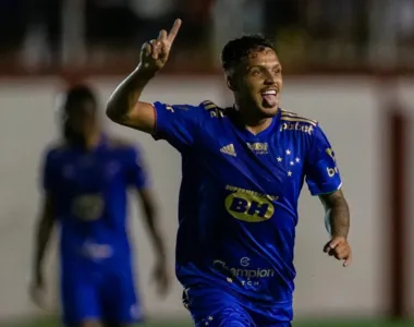 Daniel Júnior com a camisa do Cruzeiro