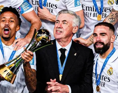 Ancelotti comemora título do Mundial de Clubes com jogadores do Real Madrid