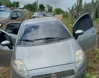Carro utilizado pelos bandidos no início da ação