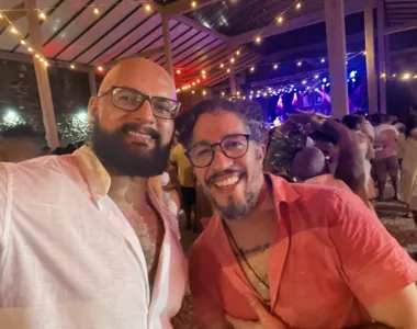 Jean Wyllys postou foto ao lado de velho amigo nas redes sociais