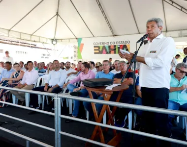 O governador segue a caravana por mais cidades que estão sofrendo com a estiagem