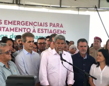 Coletiva de Jerônimo no Jardim dos Namorados, em Salvador