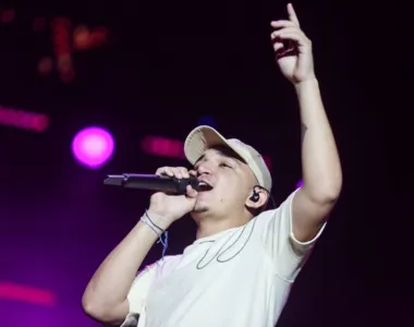 João Gomes durante show no Festival Virada Salvador