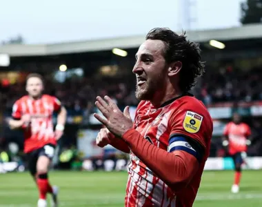 Jogador do Luton colapsa em campo