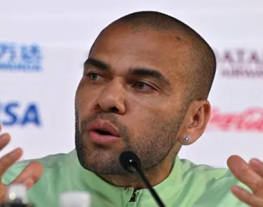 Uma jovem, de 23 anos de idade, aponta que foi abusada sexualmente por Daniel Alves