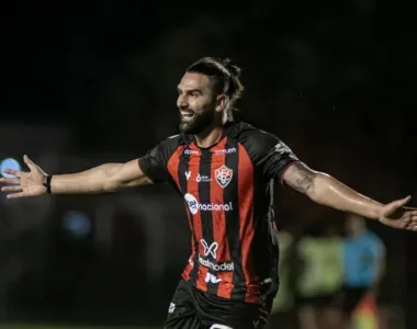 Léo Gamalho é alvo da direção do Avaí