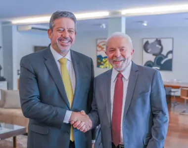 Lula e Lira aparecem cada vez mais próximos em Brasília