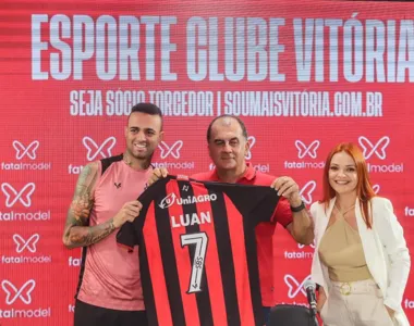 Luan foi apresentado como novo camisa 7 do Vitória, na manhã desta segunda-feira (22)