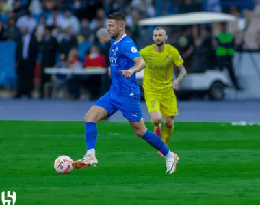 Milinnkuvic-Savic e Brozovic no clássico entre Al-Hilal e Al-Nassr