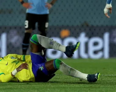 Neymar sofreu a lesão no mês de outubro