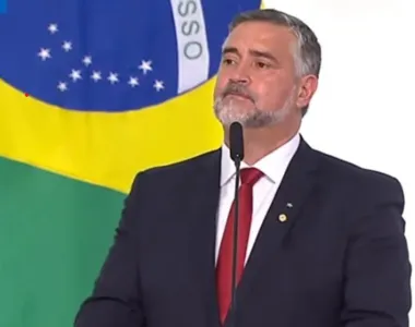 Ministro explica publicação nas redes sociais