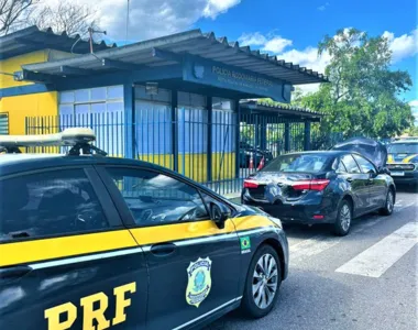 Motorista dirigia um Corolla quando foi parada pela PRF
