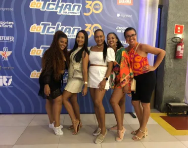 Nádia,Daise,Camila, Rafaela Oliveira e Patrícia Gomes marcaram presença no show da banda