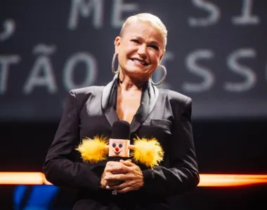 Xuxa indicou que era impedida de ter assistentes de palco que fugissem do padrão