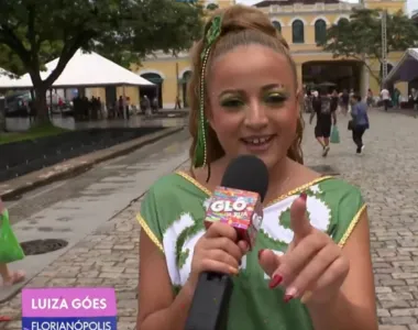 Repórter pede namorado na TV Globo: “Solteira há um ano”