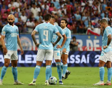 Jogadores do Bahia no empate contra o Athletico