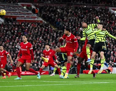 O Arsenal, com o resultado, ficou um ponto a mais do que o Liverpool, no Campeonato Inglês