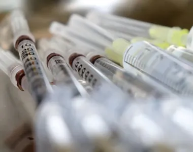 A principal diferença para o imunizante anterior é o fato de que ela amplia a proteção para mais dois sorotipos