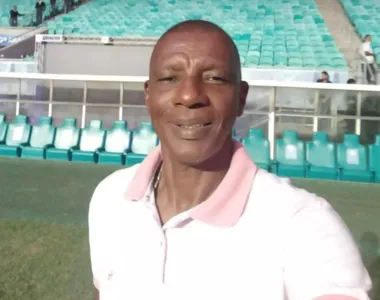 Zé Carlos no gramado da Arena Fonte Nova