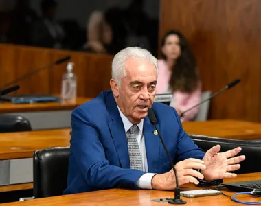 Senador joga duro contra Augusto Heleno