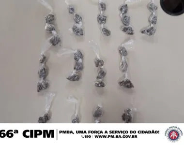 Bando escapou e deixou porções de drogas pra trás