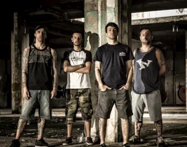 Dead Fish, uma das mais relevantes do cenário atual do rock brasileiro, se apresenta na segunda-feira