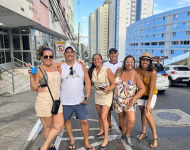 Galera foi a pé para chegar mais rápido