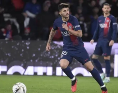 Lucas Beraldo estreia com título no PSG