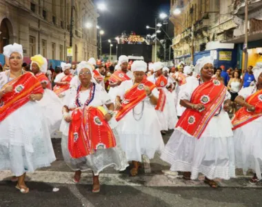 Mais de  grupos irão participar do desfile