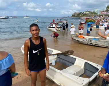 Flávio Luiz trabalha há três anos transportando os devotos