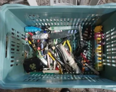 Facas, tesouras e vários objetos perfurocortantes acabaram barrados