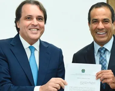 Presidente do TRE, Roberto Frank, e  prefeito de Salvador, Bruno Reis