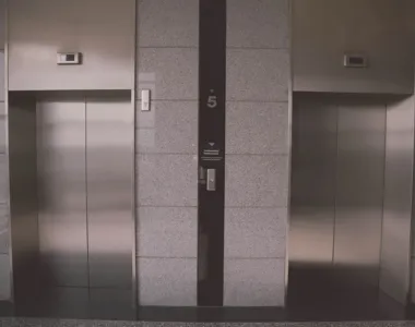 Imagem ilustrativa de elevadores