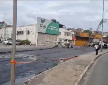 Equipes da Neoenergia estão no local para troca dos postes