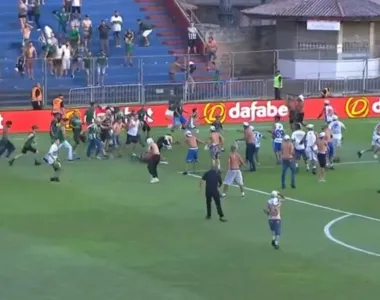 Briga entre torcidas do Coritiba e Cruzeiro aconteceu no último sábado, na Vila Capanema
