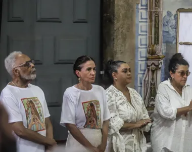 Preta Gil agradeceu pela cura de um câncer ao lado da família e amigos