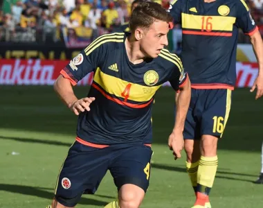 Santiago Arias, lateral colombiano