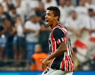 Luiz Gustavo marcou segundo gol do São Paulo