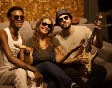 Nininha Problemática, Sarajane e DJ Xirita lançaram nova versão de 'A Roda'