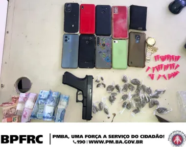 Materiais apreendidos com o suspeito