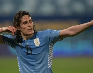 Cavani em ação pelo Uruguai