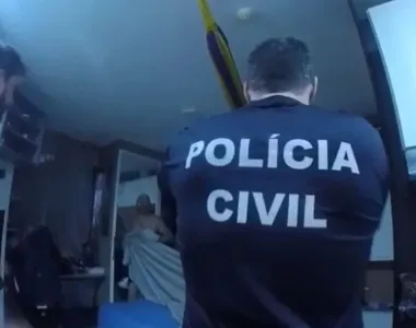 O servidor foi preso por suspeita de tráfico ao ser flagrado