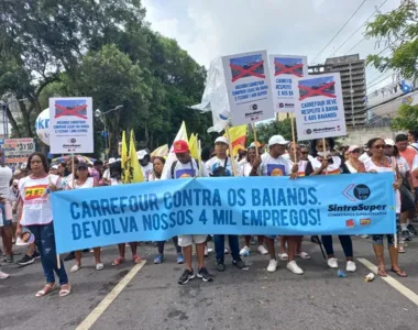 Em 26 de dezembro de 2023 o Carrefour anunciou o fechamento de lojas na Bahia, Ceará, Minas Gerais e Rio Grande do Sul.