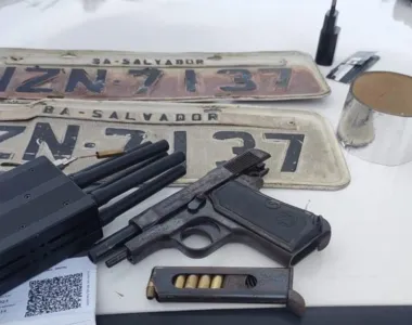 Suspeito estava portando uma pistola 765, marca Beretta, com seis munições.