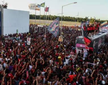 Festa da torcida no desembarque do aeroporto