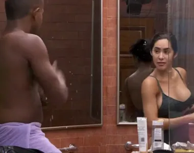 Davi negou convite da amiga para um banho em conjunto