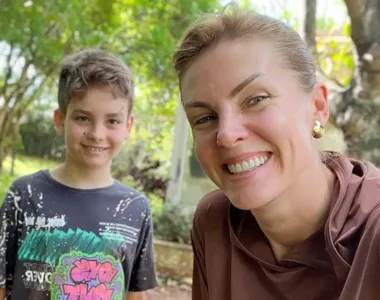 Pequeno Alezinho tem ajudado Ana Hickmann no momento conturbado