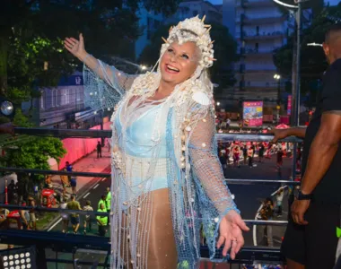 Fafá de Belém em meio a abertura do Carnaval