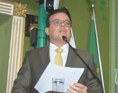 Ricardo Almeida pega ar com Laina Crisóstomo