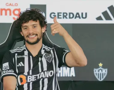 Scarpa fala pela primeira vez com a camisa do Galo